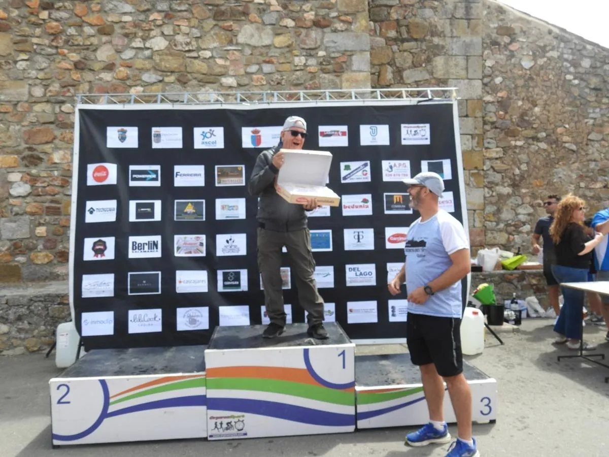 Foto 2 - FOTOS | H&eacute;ctor Rodr&iacute;guez S&aacute;nchez y Andrea Ja&eacute;n Mart&iacute;nez se imponen en la II Carrera Solidaria 'San Pedreja'