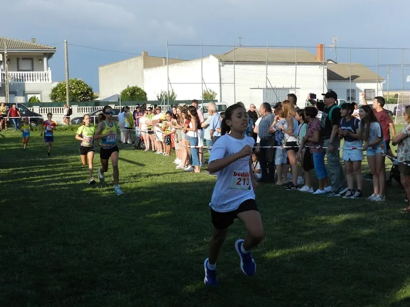 Foto 2 - Diego Bravo y Gema Mart&iacute;n se llevan la XVII Carrera Popular de Villoruela
