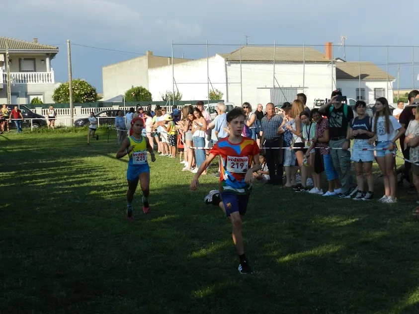 Foto 3 - Diego Bravo y Gema Mart&iacute;n se llevan la XVII Carrera Popular de Villoruela
