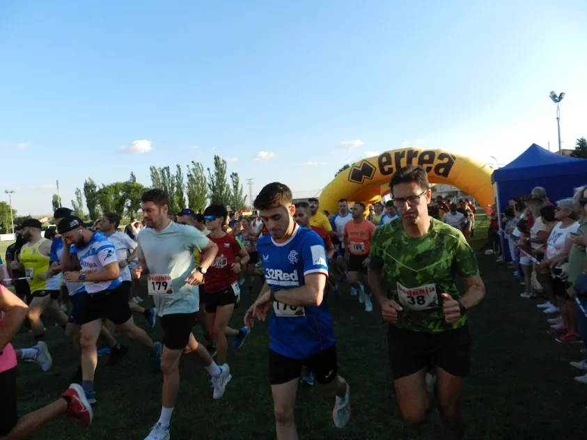 Foto 9 - Diego Bravo y Gema Mart&iacute;n se llevan la XVII Carrera Popular de Villoruela