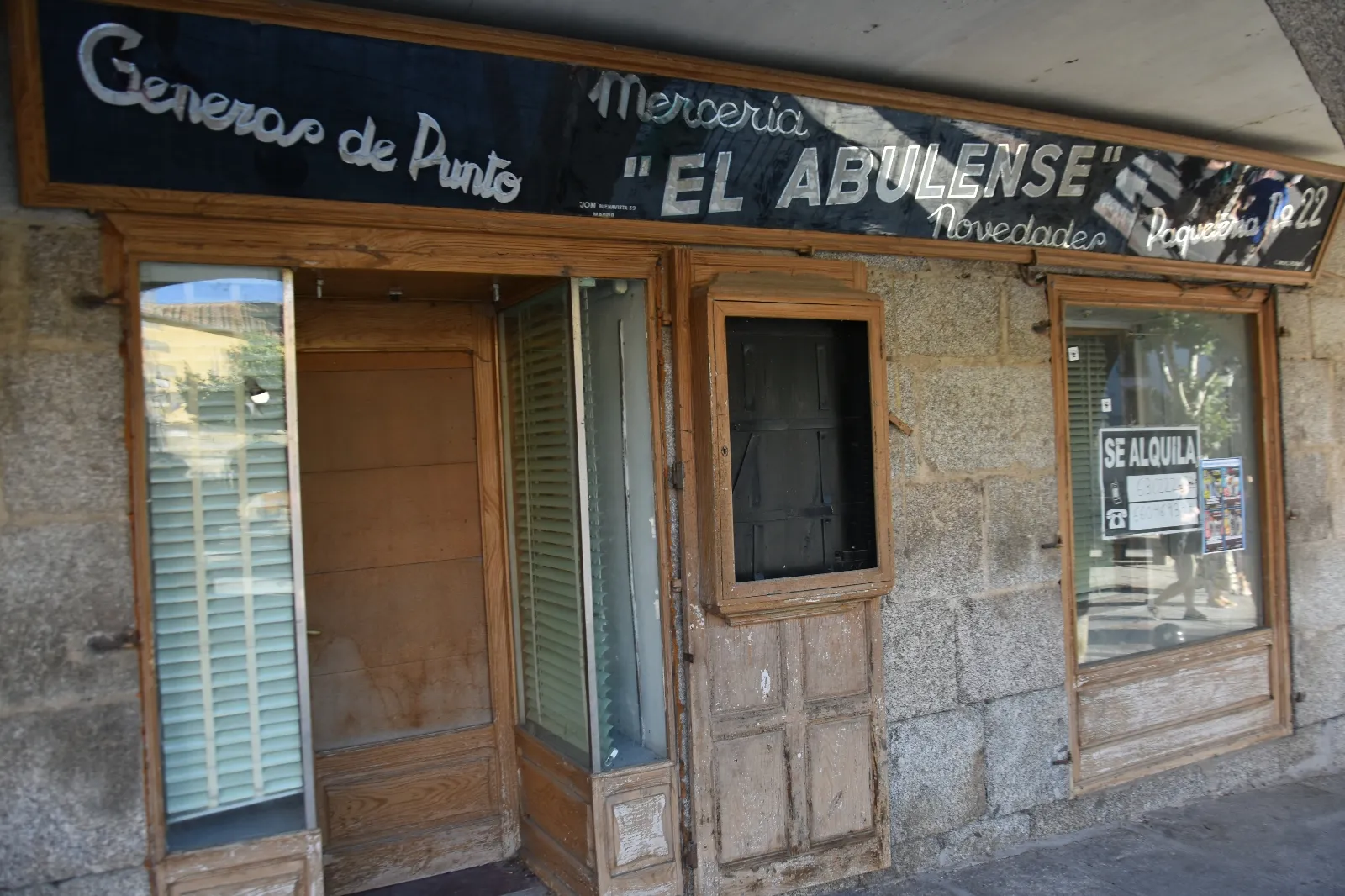 Foto 2 - No desampares la obra de tus manos