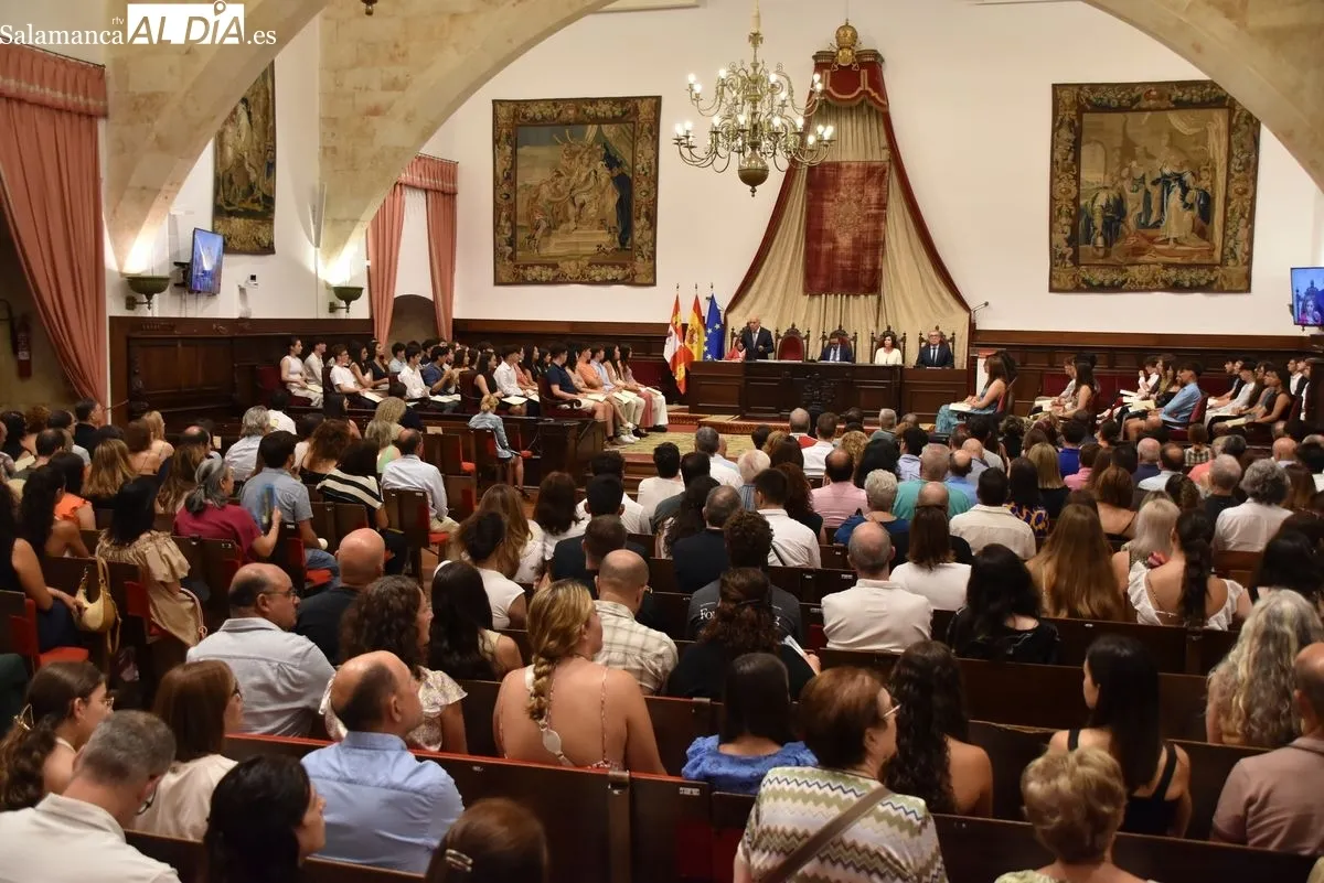 Reconocimiento a los 100 mejores notas de la PAU. Fotos de Miguel González