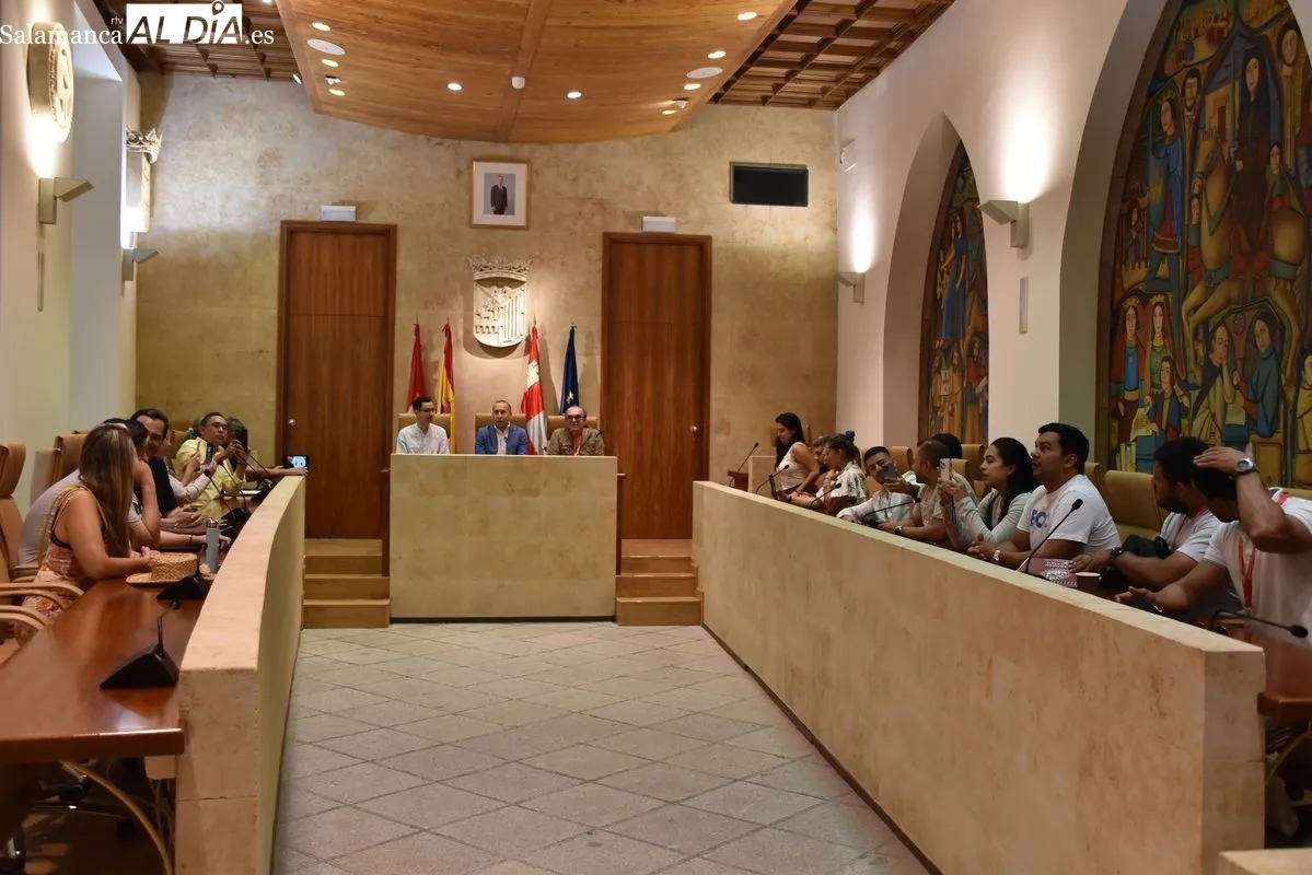 Recepción en el Ayuntamiento de Salamanca por el concejal de educación Luís Sánchez 