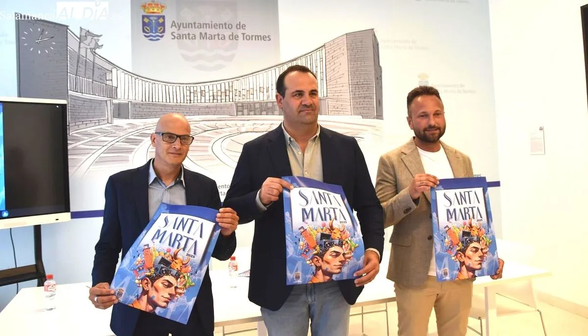 Presentación del programa de fiestas de Santa Marta de Tormes con el alcalde, David Mingo, en el centro, junto a Juan Carlos Bueno y Norberto Flores. Foto de Miguel A. González