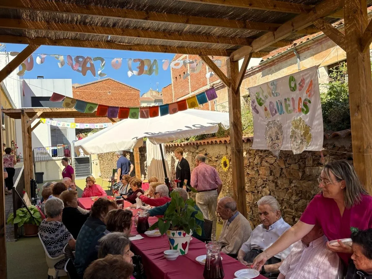 Celebración del Día de los Abuelos en el Centro de Día de Guijuelo