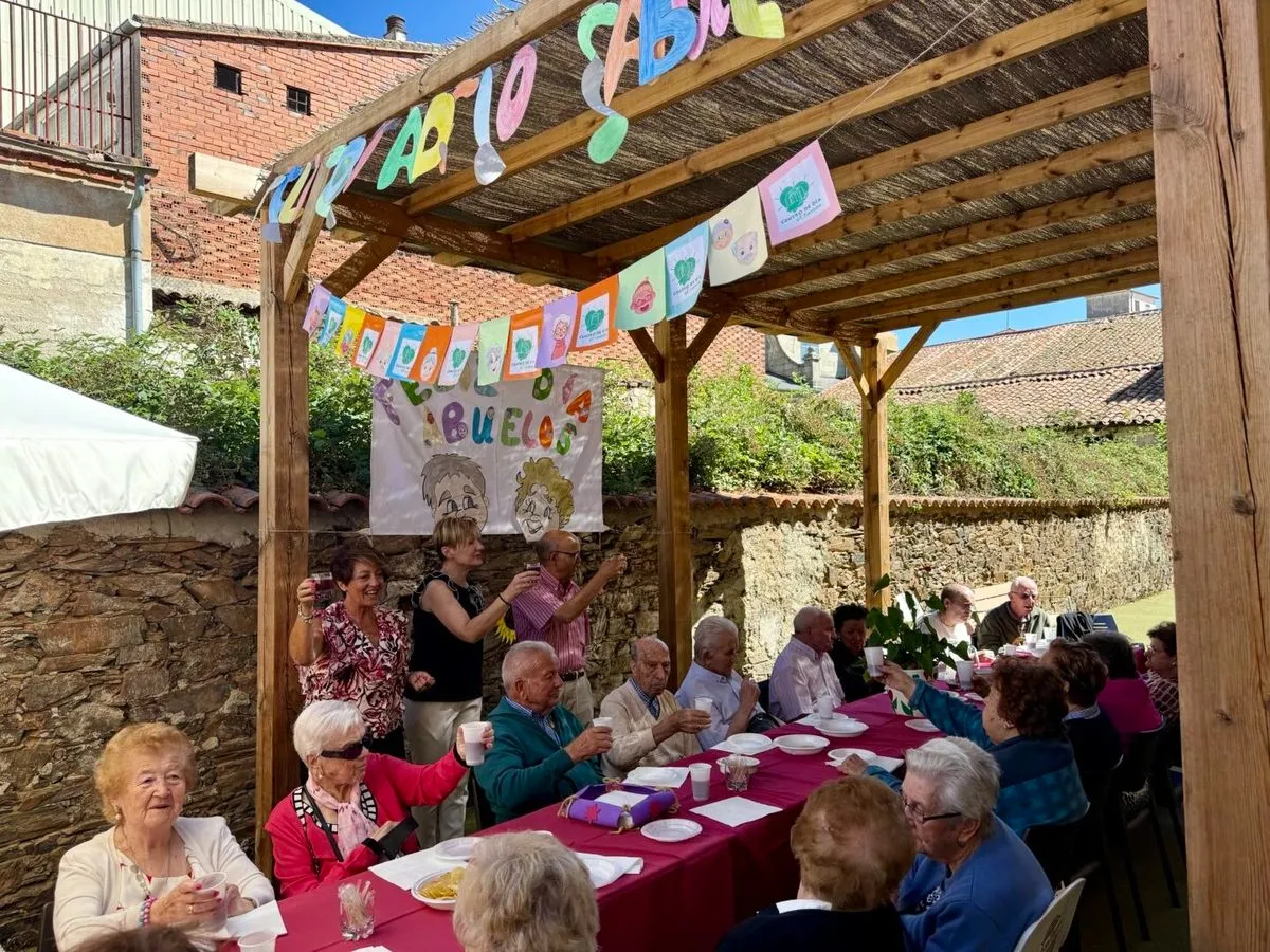 Celebración del Día de los Abuelos en el Centro de Día de Guijuelo