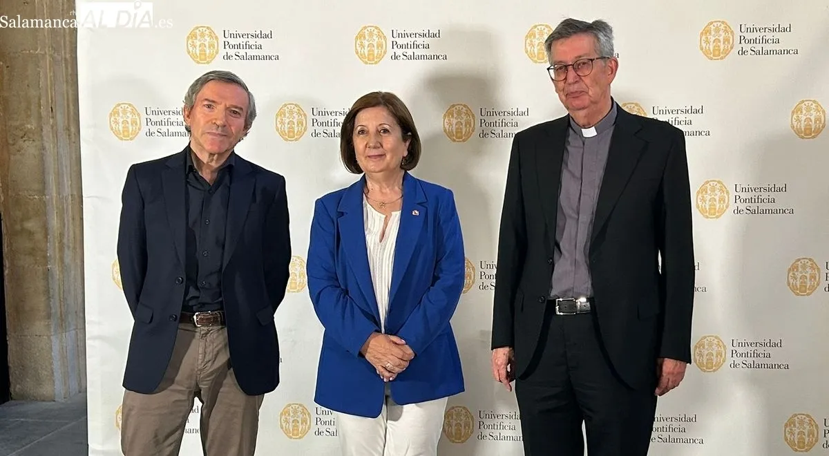 El director de Patrimonio de la UPSA, José Alberto Conderana, la subdelegada del Gobierno, Rosa María López Alonso, y el rector de la UPSA, Santiago García-Jalón de la Lama. Foto de Elena Rodríguez