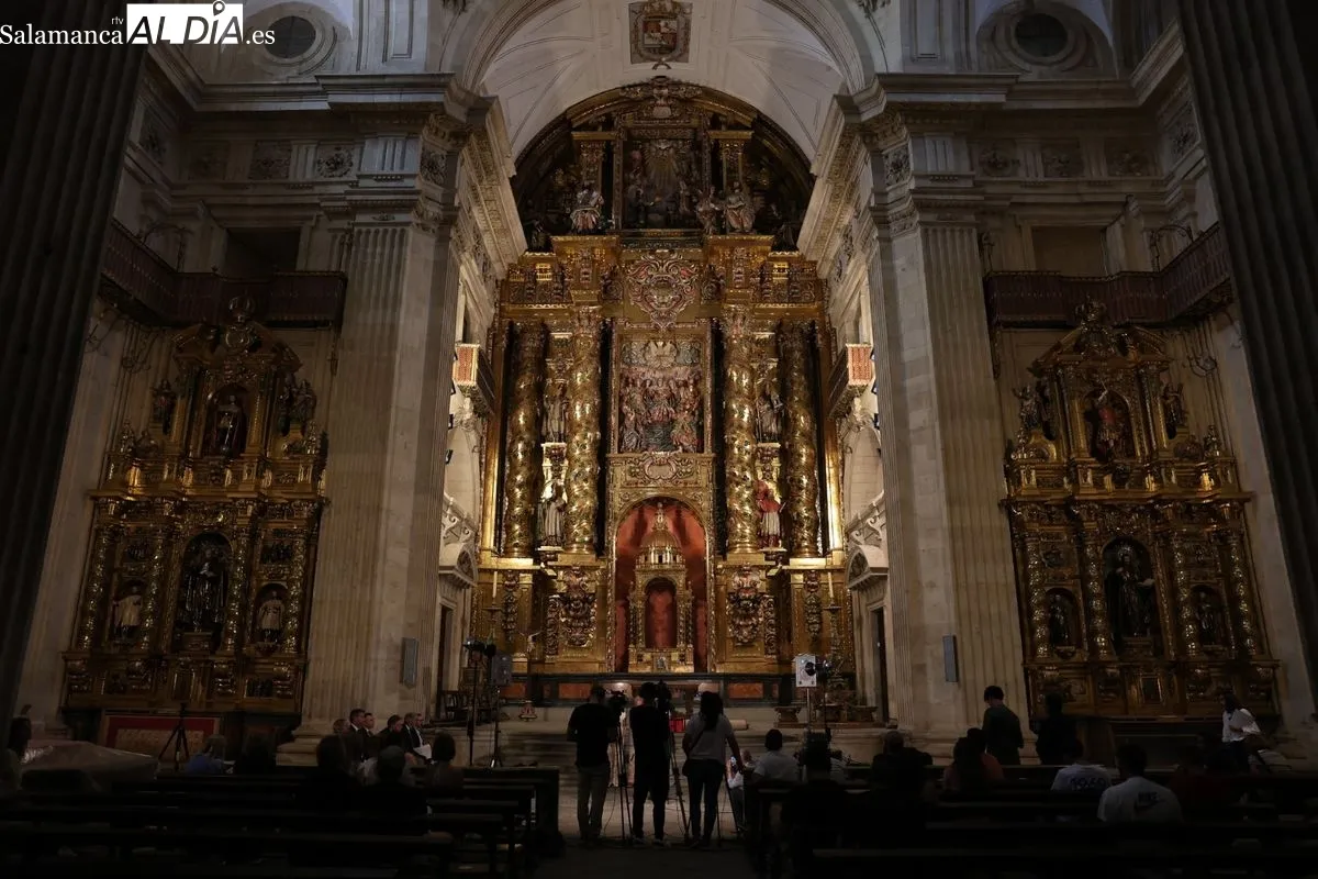 El consejero de Cultura, Turismo y Deporte, Gonzalo Santonja, y el rector de la UPSA, Santiago García-Jalón, presentaban las mejoras en la Clerecía. Foto de David Sañudo