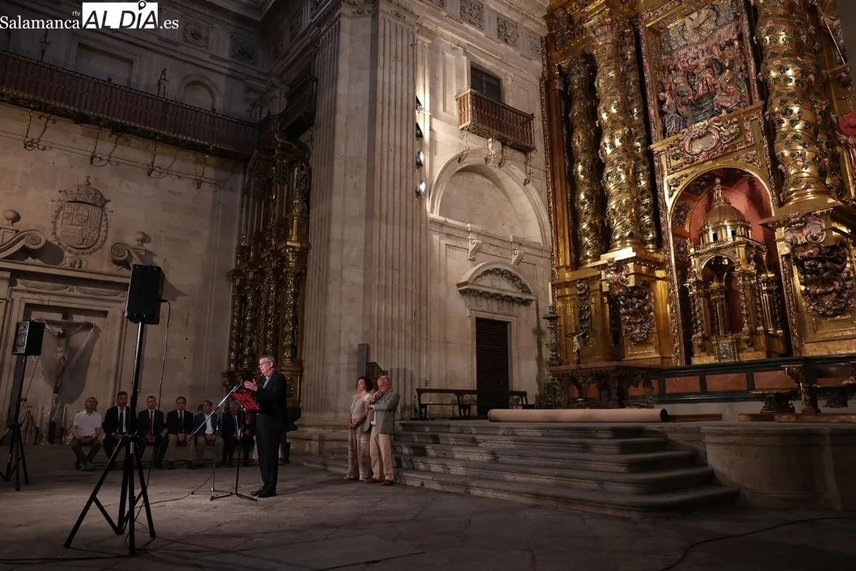 El consejero de Cultura, Turismo y Deporte, Gonzalo Santonja, y el rector de la UPSA, Santiago García-Jalón, presentaban las mejoras en la Clerecía. Foto de David Sañudo
