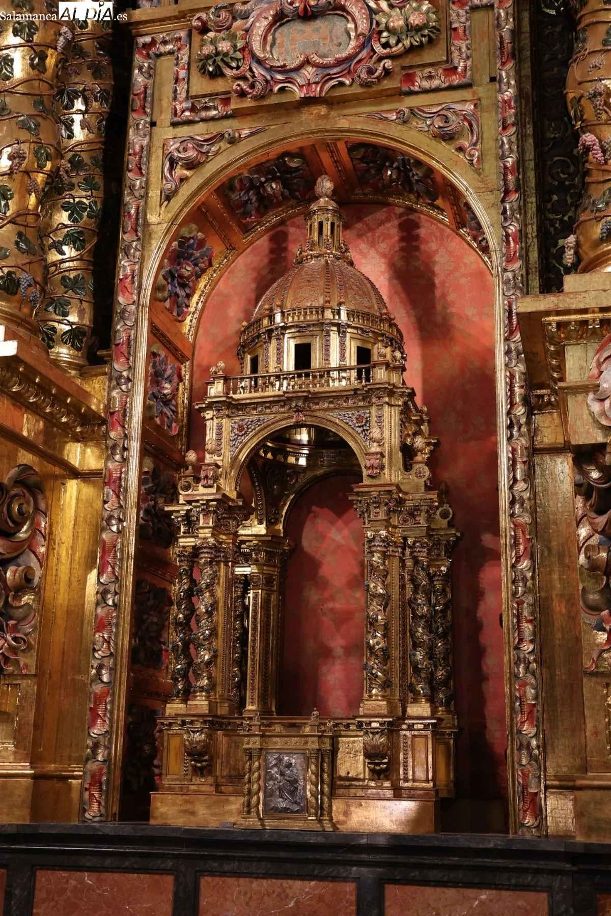 El consejero de Cultura, Turismo y Deporte, Gonzalo Santonja, y el rector de la UPSA, Santiago García-Jalón, presentaban las mejoras en la Clerecía. Foto de David Sañudo