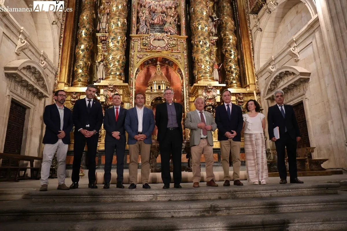 El consejero de Cultura, Turismo y Deporte, Gonzalo Santonja, y el rector de la UPSA, Santiago García-Jalón, presentaban las mejoras en la Clerecía. Foto de David Sañudo