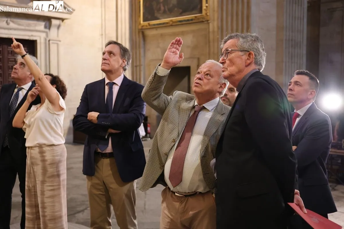 El consejero de Cultura, Turismo y Deporte, Gonzalo Santonja, y el rector de la UPSA, Santiago García-Jalón, presentaban las mejoras en la Clerecía. Foto de David Sañudo