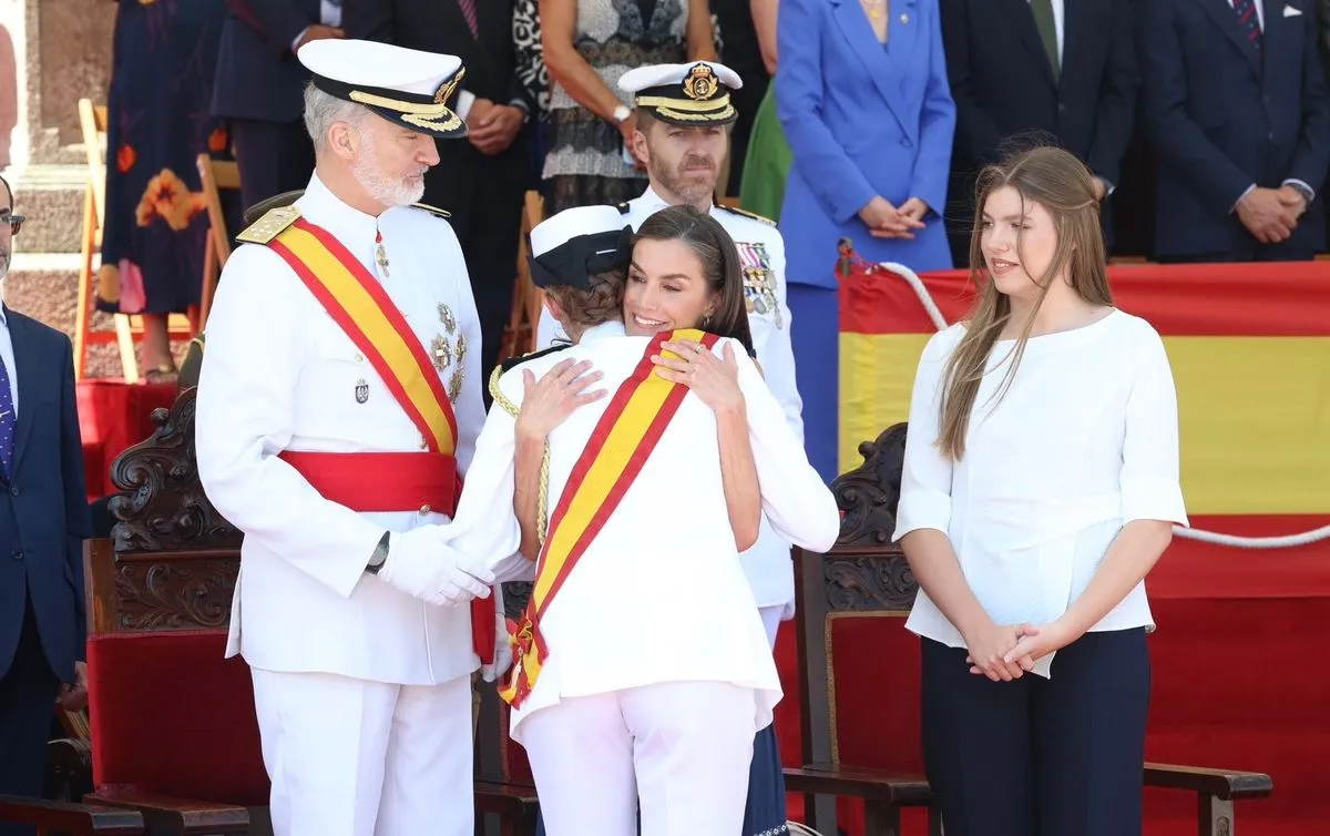 El rey Felipe VI impone la Gran Cruz del Mérito Naval a la princesa Leonor