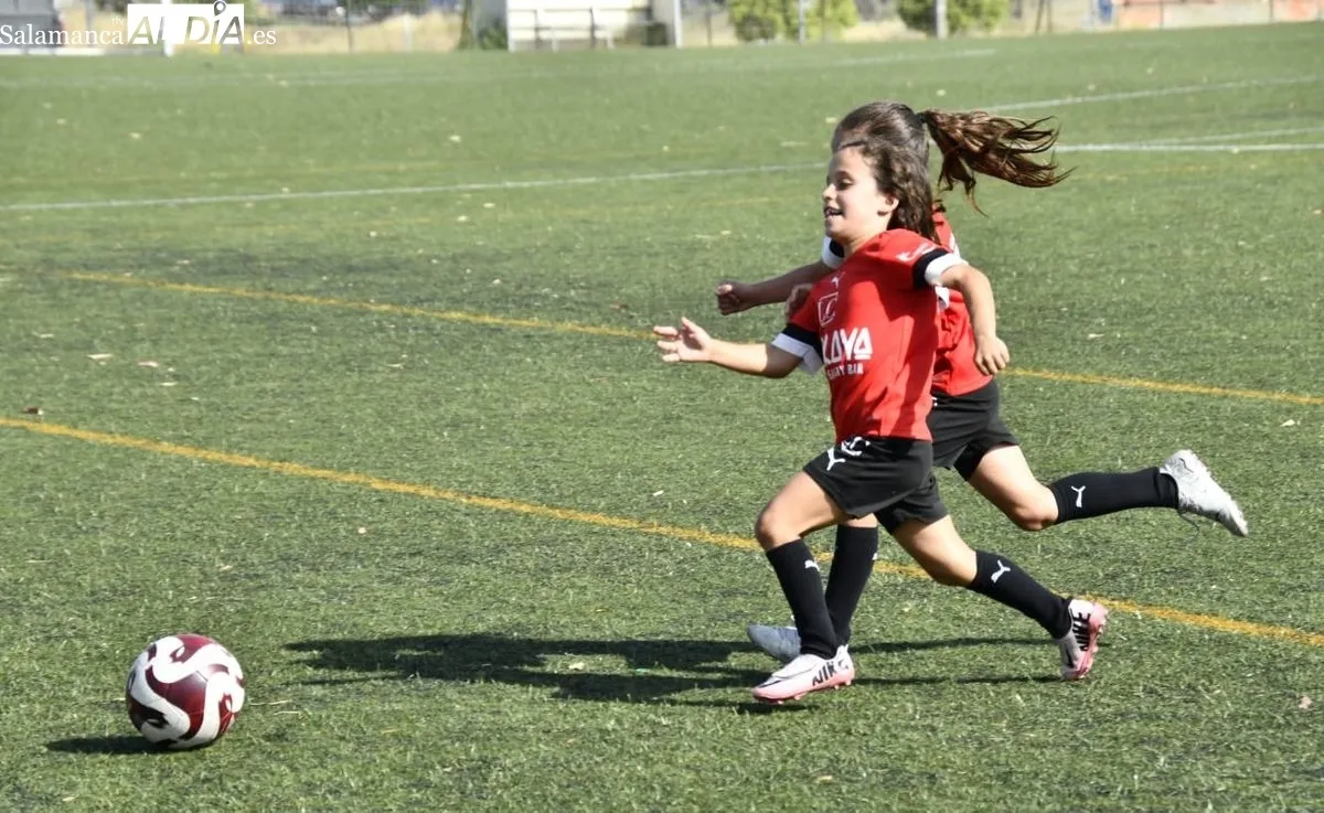 Futfem Experience, primer campus de fútbol para niñas en Salamanca, con Carmen Álvarez y Lauris Rodríguez