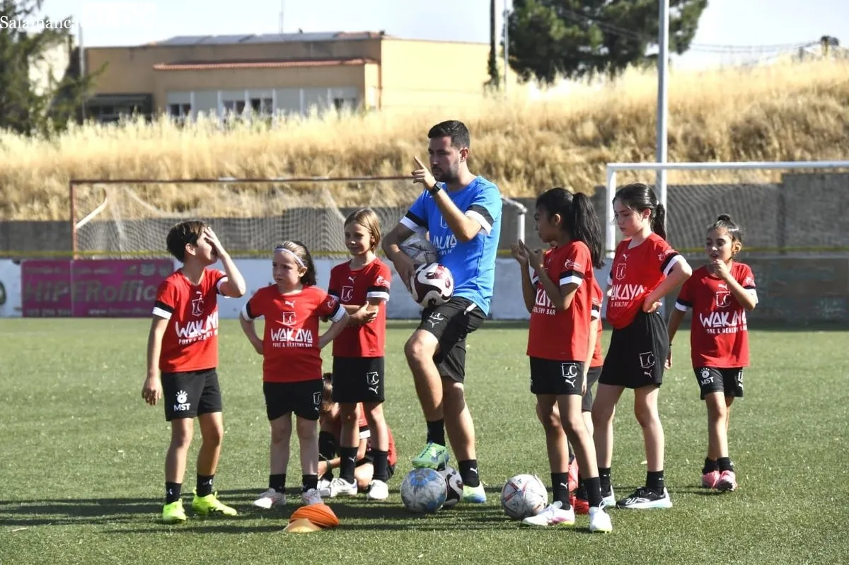 Futfem Experience, primer campus de fútbol para niñas en Salamanca, con Carmen Álvarez y Lauris Rodríguez