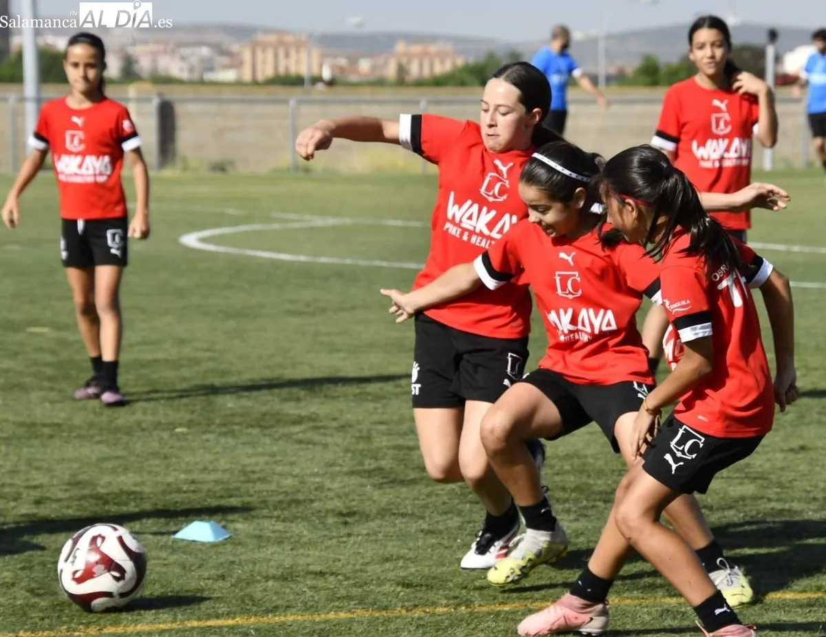 Futfem Experience, primer campus de fútbol para niñas en Salamanca, con Carmen Álvarez y Lauris Rodríguez