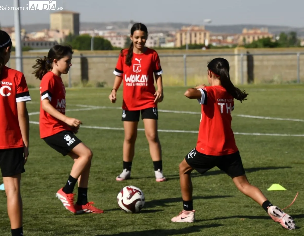 Futfem Experience, primer campus de fútbol para niñas en Salamanca, con Carmen Álvarez y Lauris Rodríguez