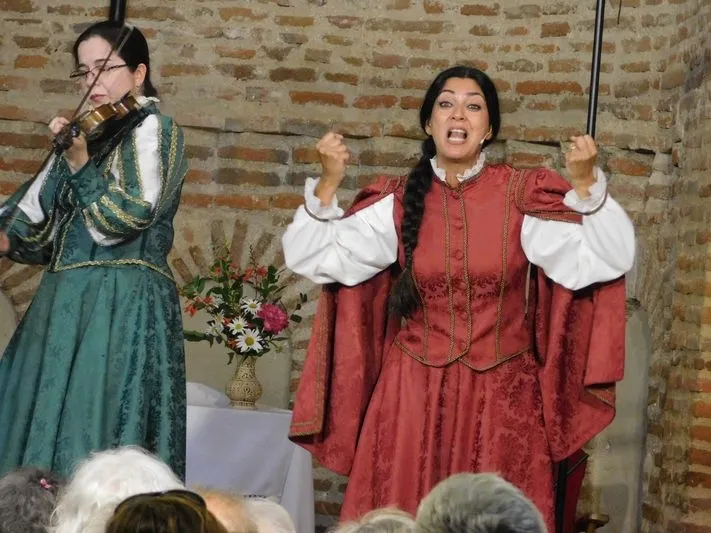 Foto 4 - 'Arcos y Ecos' desborda la iglesia de Galleguillos en su vigesimosegunda funci&oacute;n