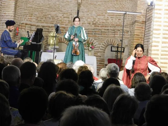 Foto 3 - 'Arcos y Ecos' desborda la iglesia de Galleguillos en su vigesimosegunda funci&oacute;n