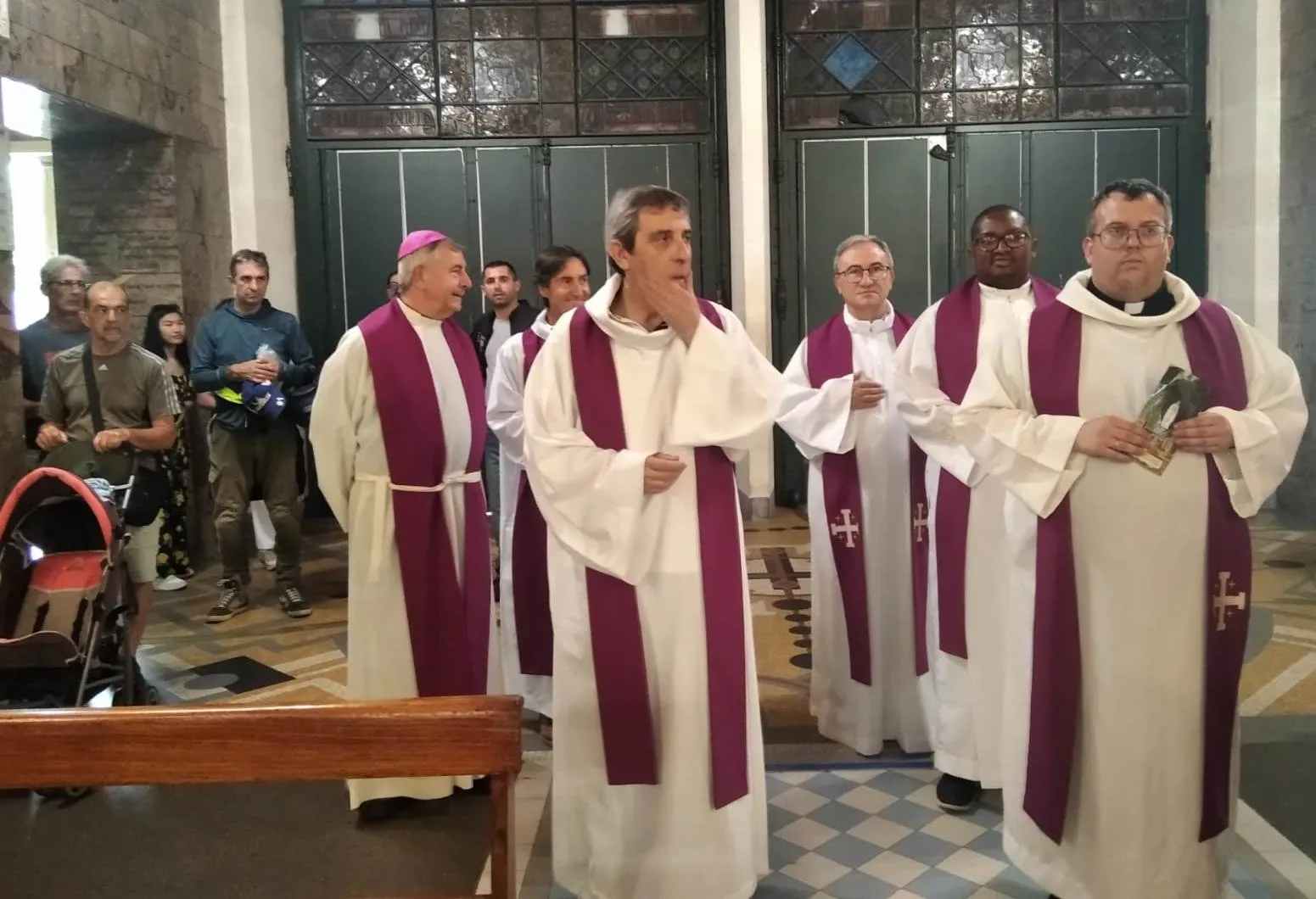 Foto 4 - Los peregrinos diocesanos se empapan de la espiritualidad del Santuario de Lourdes