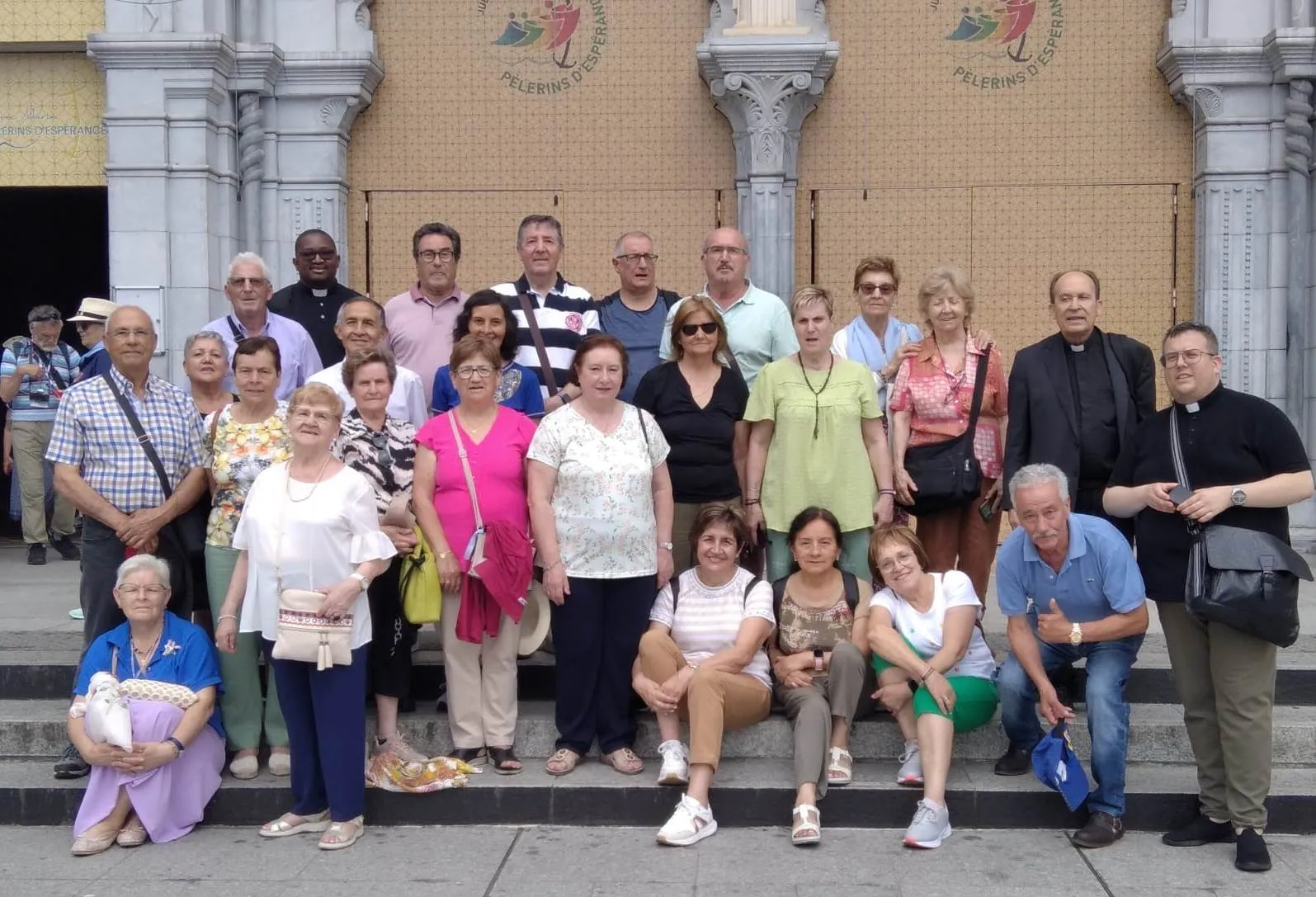 Foto 5 - Los peregrinos diocesanos se empapan de la espiritualidad del Santuario de Lourdes