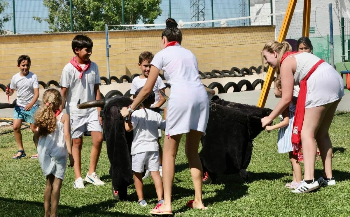 Foto 5 - La celebraci&oacute;n de San Ferm&iacute;n llega al Campamento Urbano de Fuentes de O&ntilde;oro