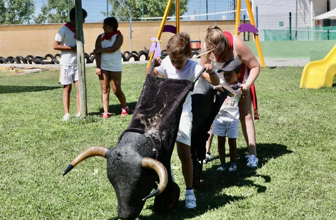 Foto 3 - La celebraci&oacute;n de San Ferm&iacute;n llega al Campamento Urbano de Fuentes de O&ntilde;oro