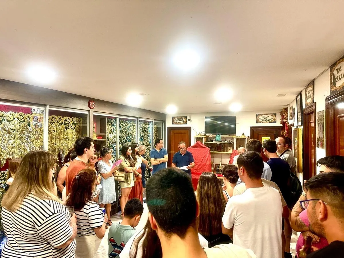 Presentación del cartel anunciador y de la papeleta de salida de la procesión de la Virgen de la Esperanza el próximo septiembre