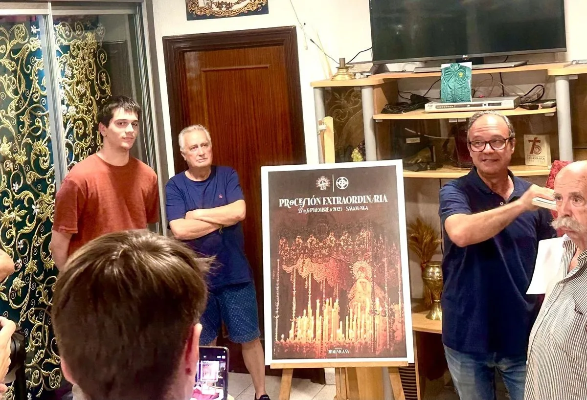 Presentación del cartel anunciador y de la papeleta de salida de la procesión de la Virgen de la Esperanza el próximo septiembre
