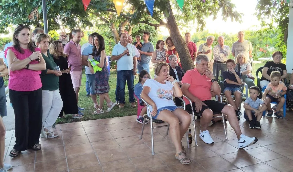 Foto 3 - La familia Ortega y Gonz&aacute;lez da una sorpresa a Ruperto por su jubilaci&oacute;n