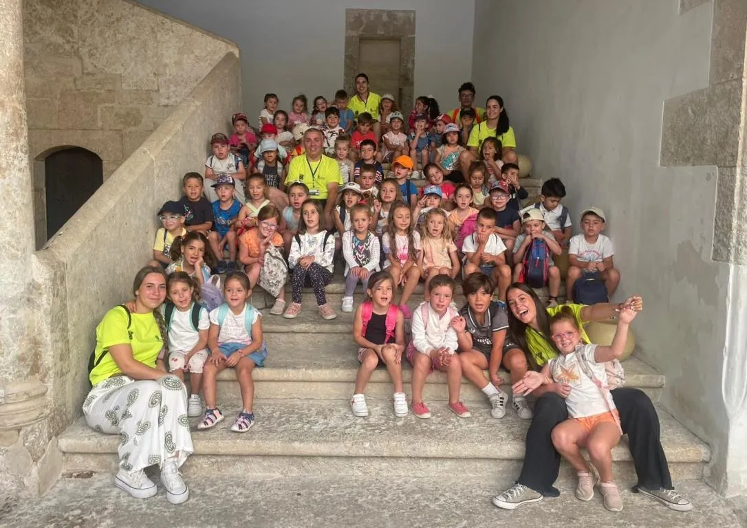 Foto 4 - Los peques de Conciliamos tambi&eacute;n descubren por dentro el Palacio de Montarco