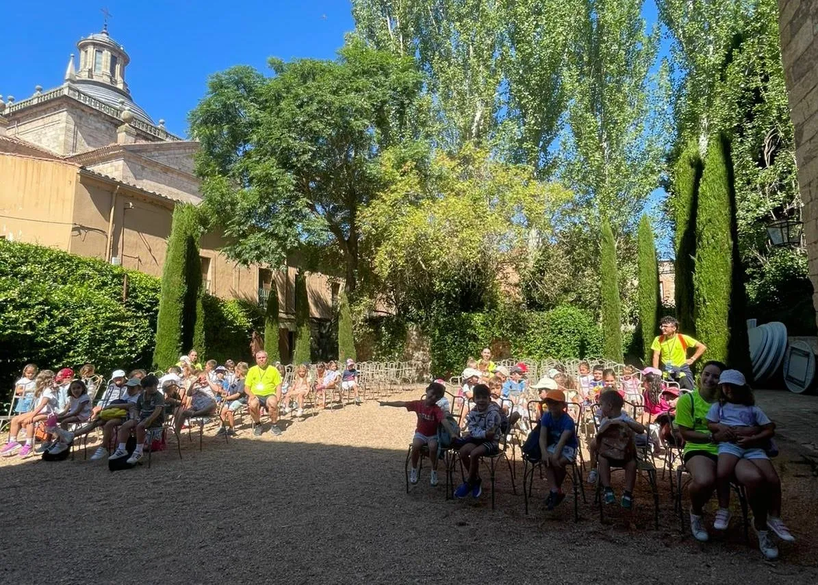 Foto 2 - Los peques de Conciliamos tambi&eacute;n descubren por dentro el Palacio de Montarco