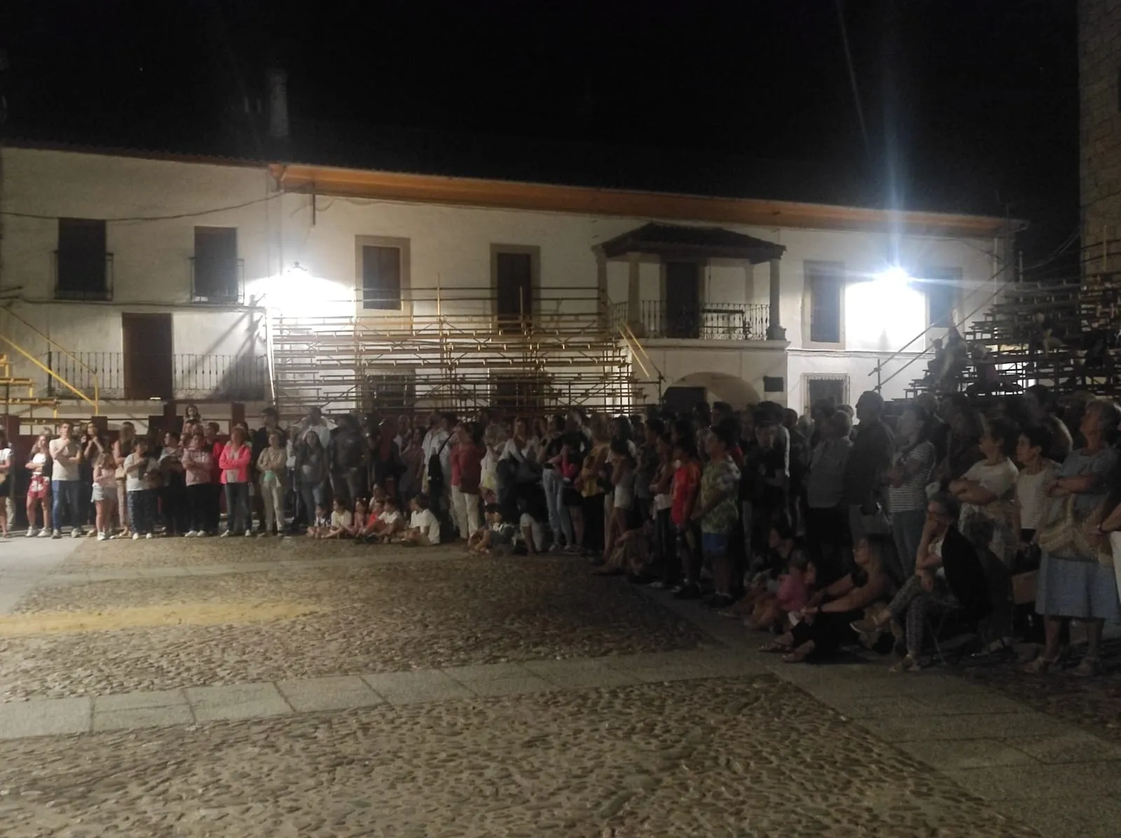 Foto 5 - Nuevo &eacute;xito de Timeland Irue&ntilde;a por las calles y plazas guinaldesas