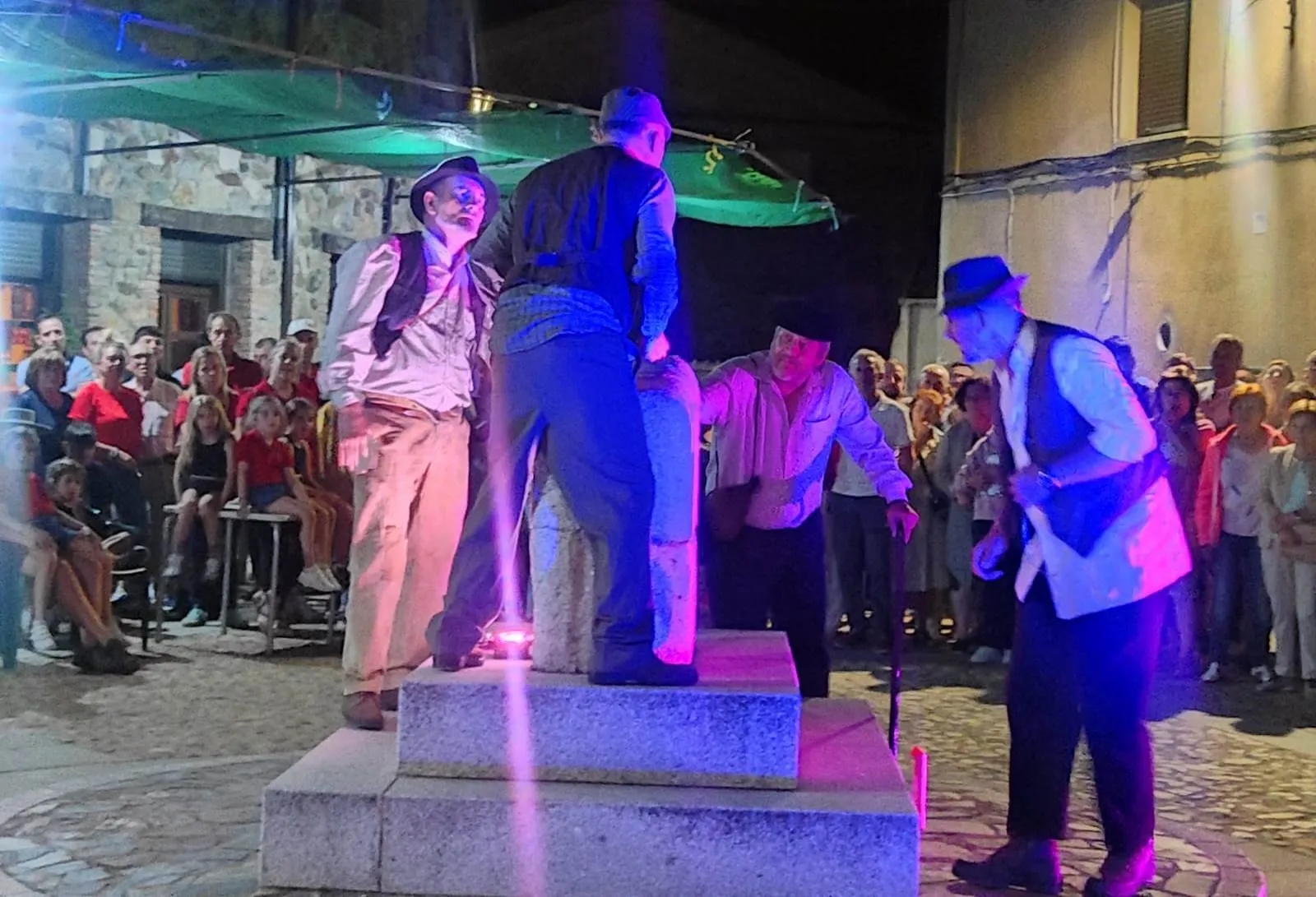 Foto 6 - Nuevo &eacute;xito de Timeland Irue&ntilde;a por las calles y plazas guinaldesas