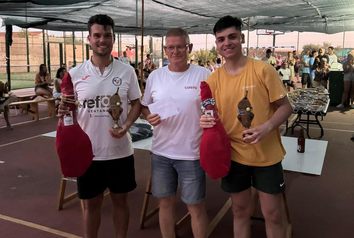 Arturo y Juancar triunfan en el 4º Torneo de Pádel organizado por L@s Niñ@s de la Cubitera