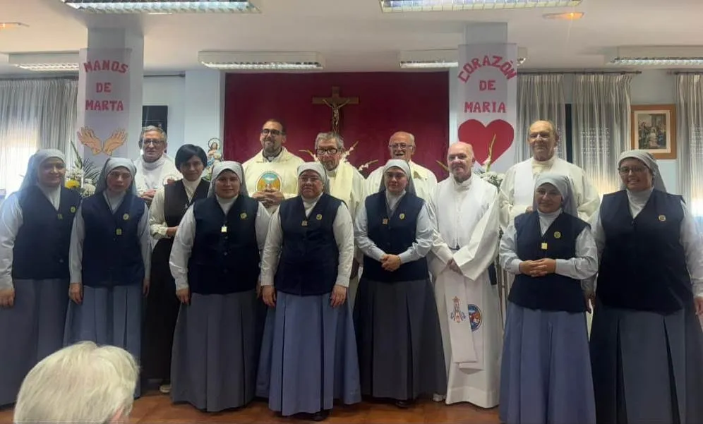 Foto 10 - Las Hermanas encargadas de la Casa Sacerdotal honran a Santa Marta