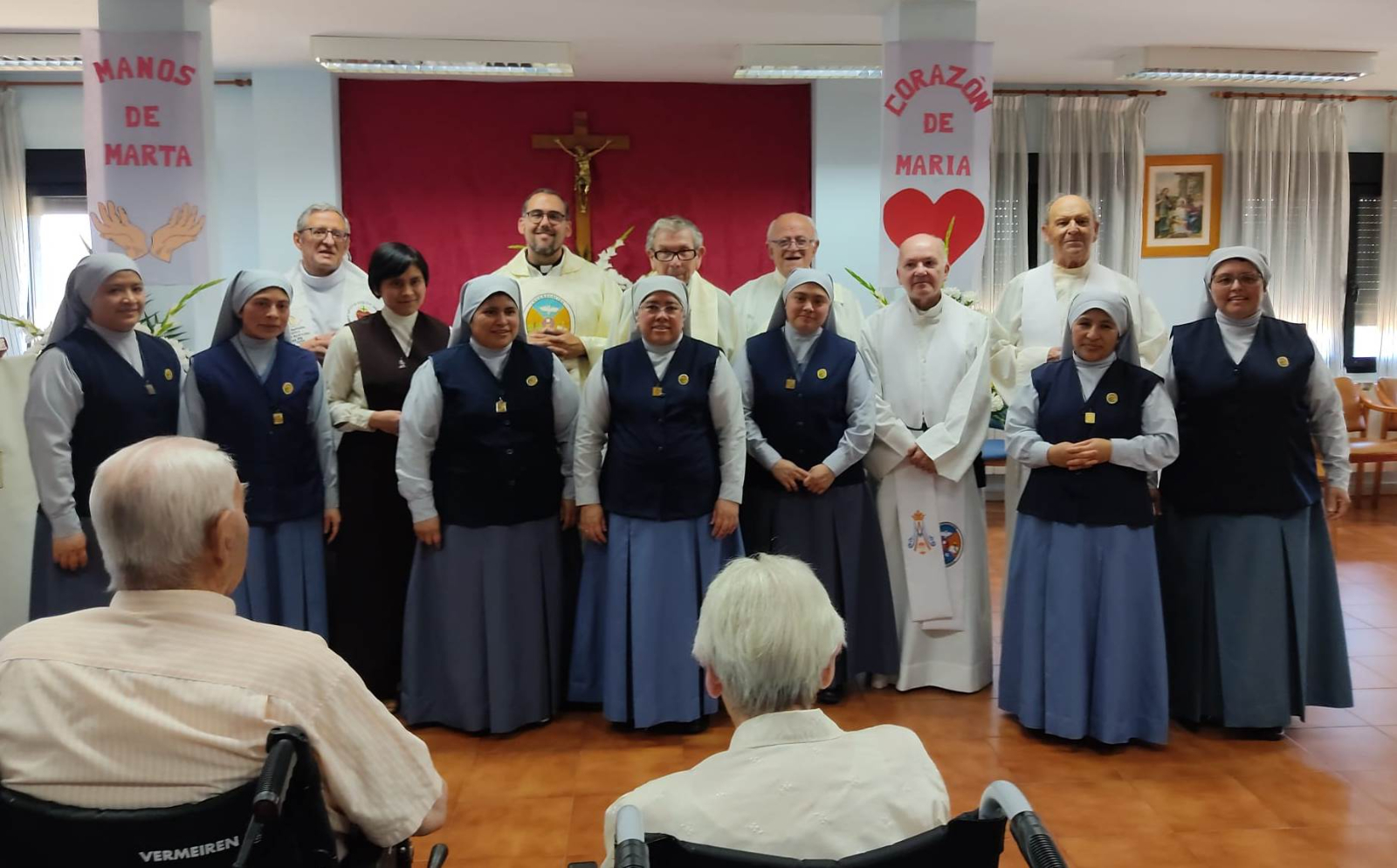 Las Hermanas encargadas de la Casa Sacerdotal honran a Santa Marta