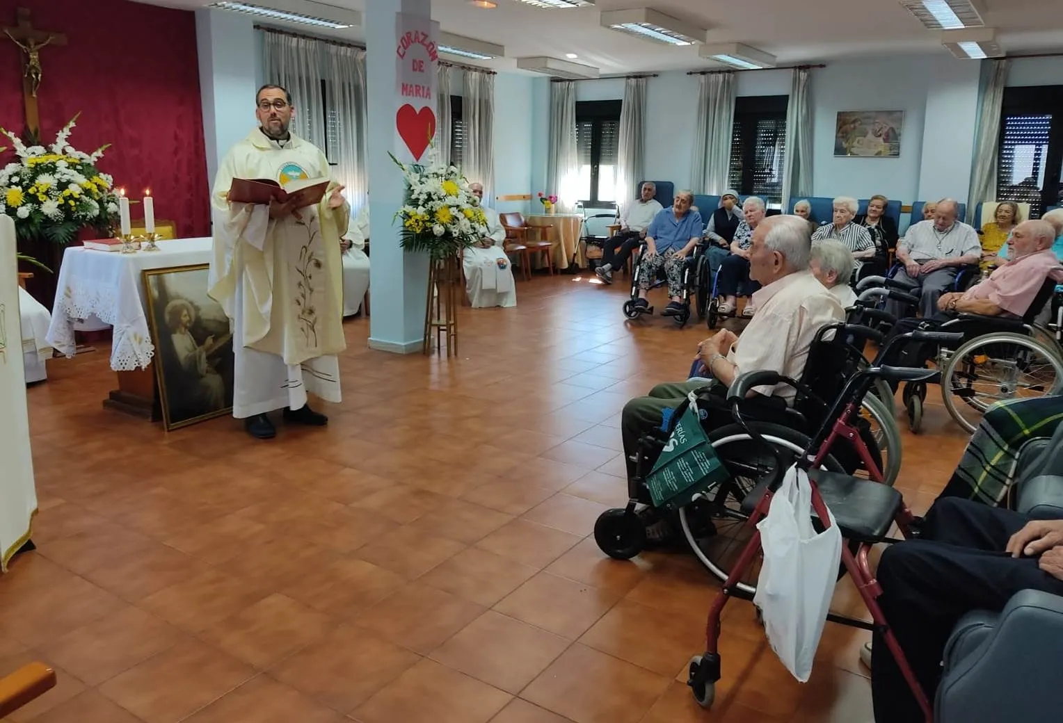 Foto 3 - Las Hermanas encargadas de la Casa Sacerdotal honran a Santa Marta