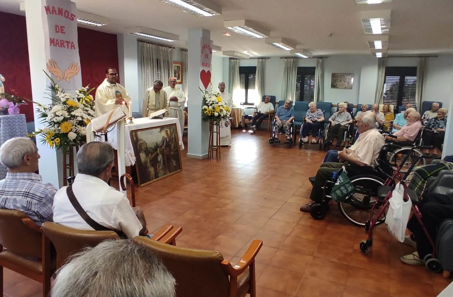 Foto 2 - Las Hermanas encargadas de la Casa Sacerdotal honran a Santa Marta