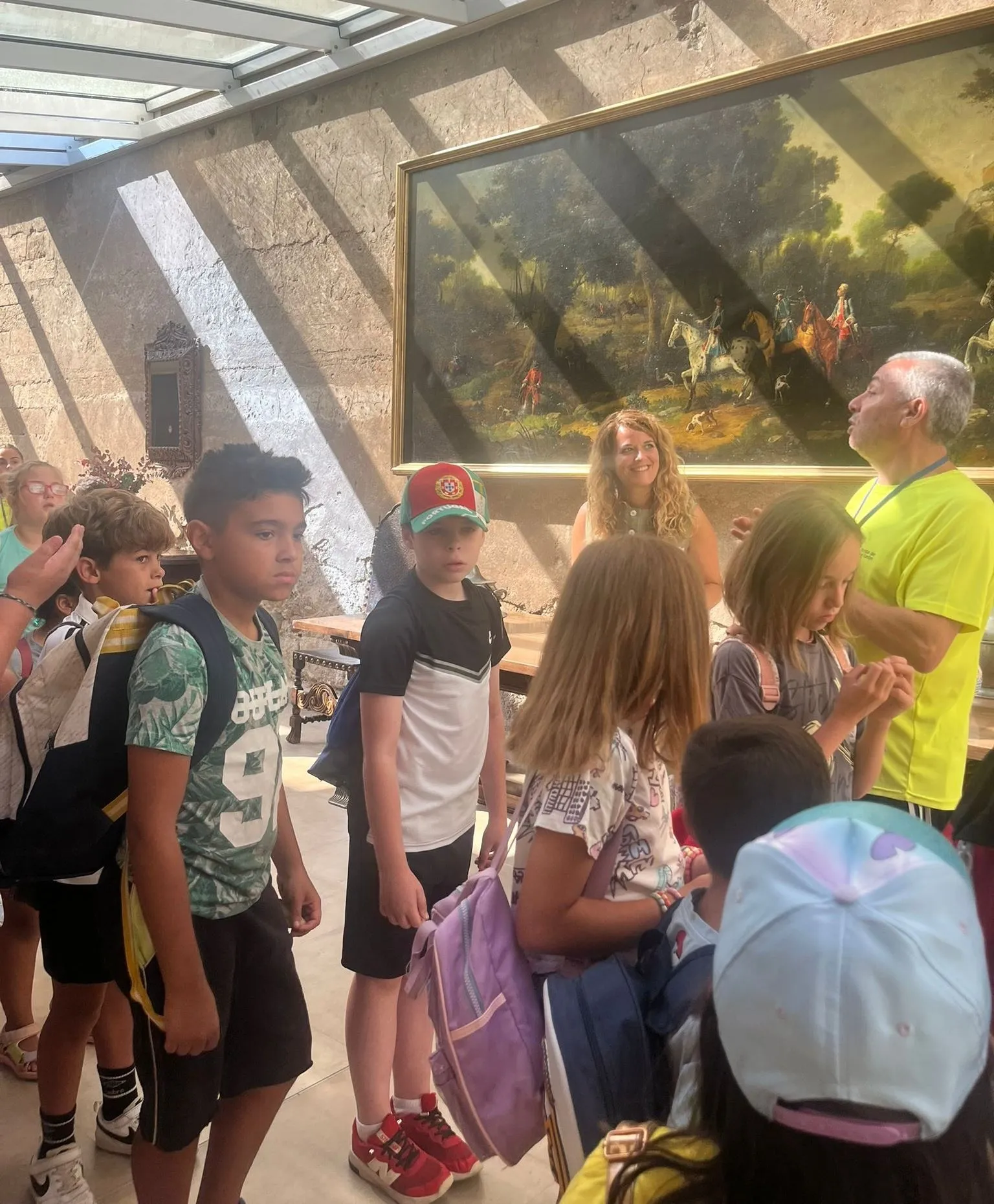 Foto 5 - Los ni&ntilde;os de Primaria de Conciliamos recorren el Parador de Turismo