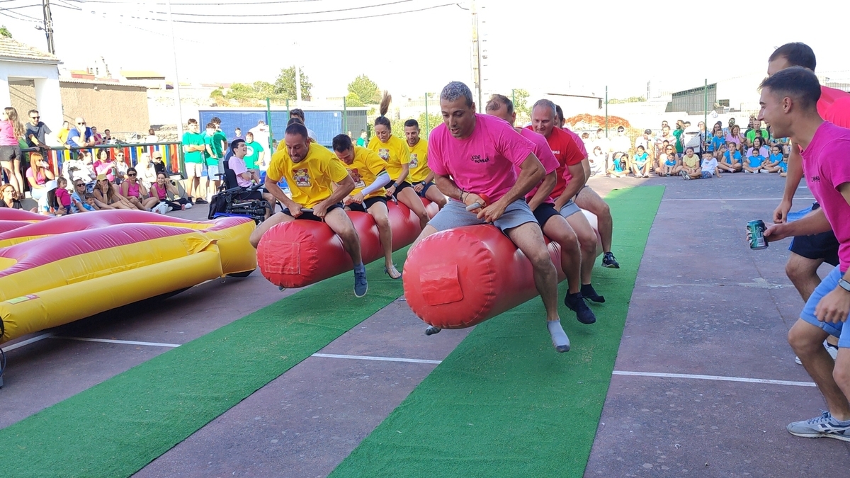Fiestas Villasbuenas: el Gran Prix de peñas desata las risas