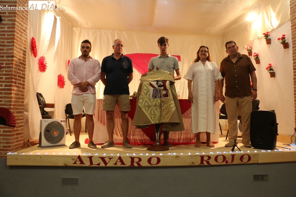 Álvaro Rojo recibe el cariño de San Felices en un homenaje