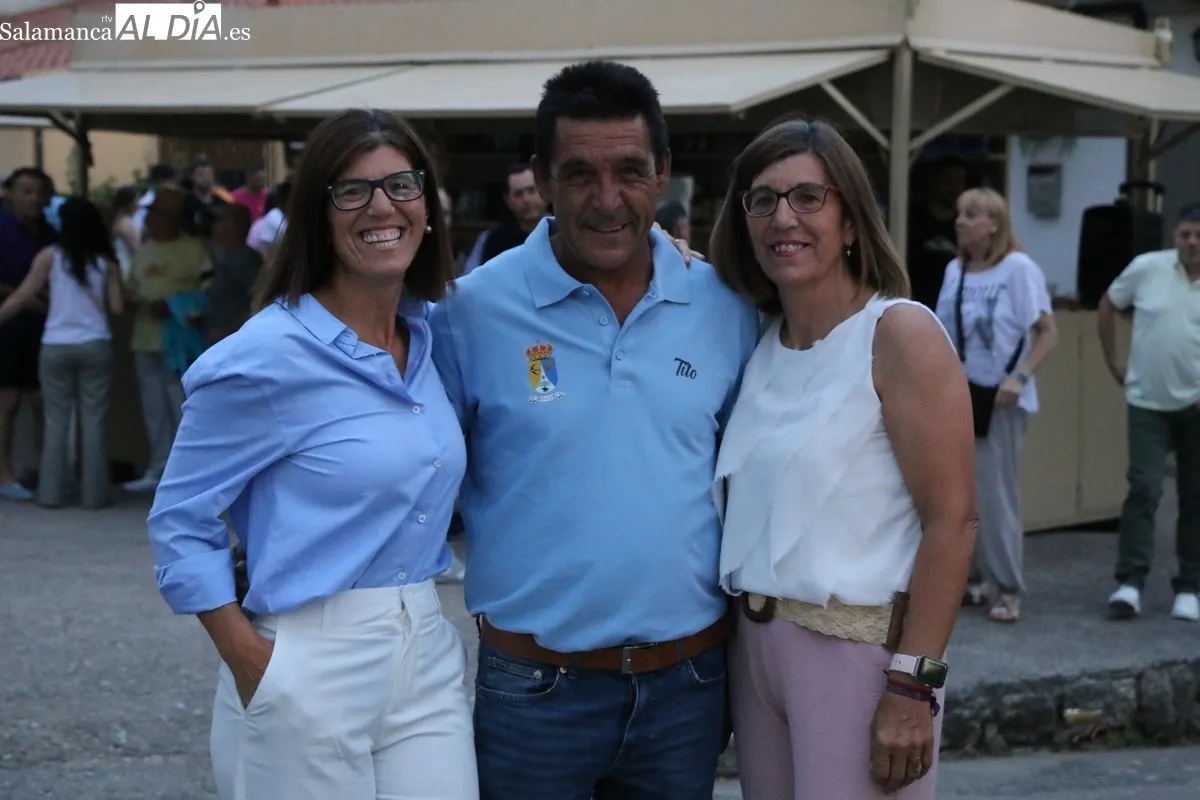 Vibrante arranque de fiestas en Boada con las peñas y los pregoneros como protagonistas / CORRAL