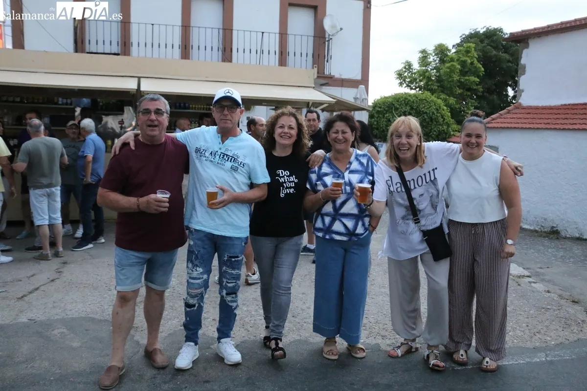 Vibrante arranque de fiestas en Boada con las peñas y los pregoneros como protagonistas / CORRAL