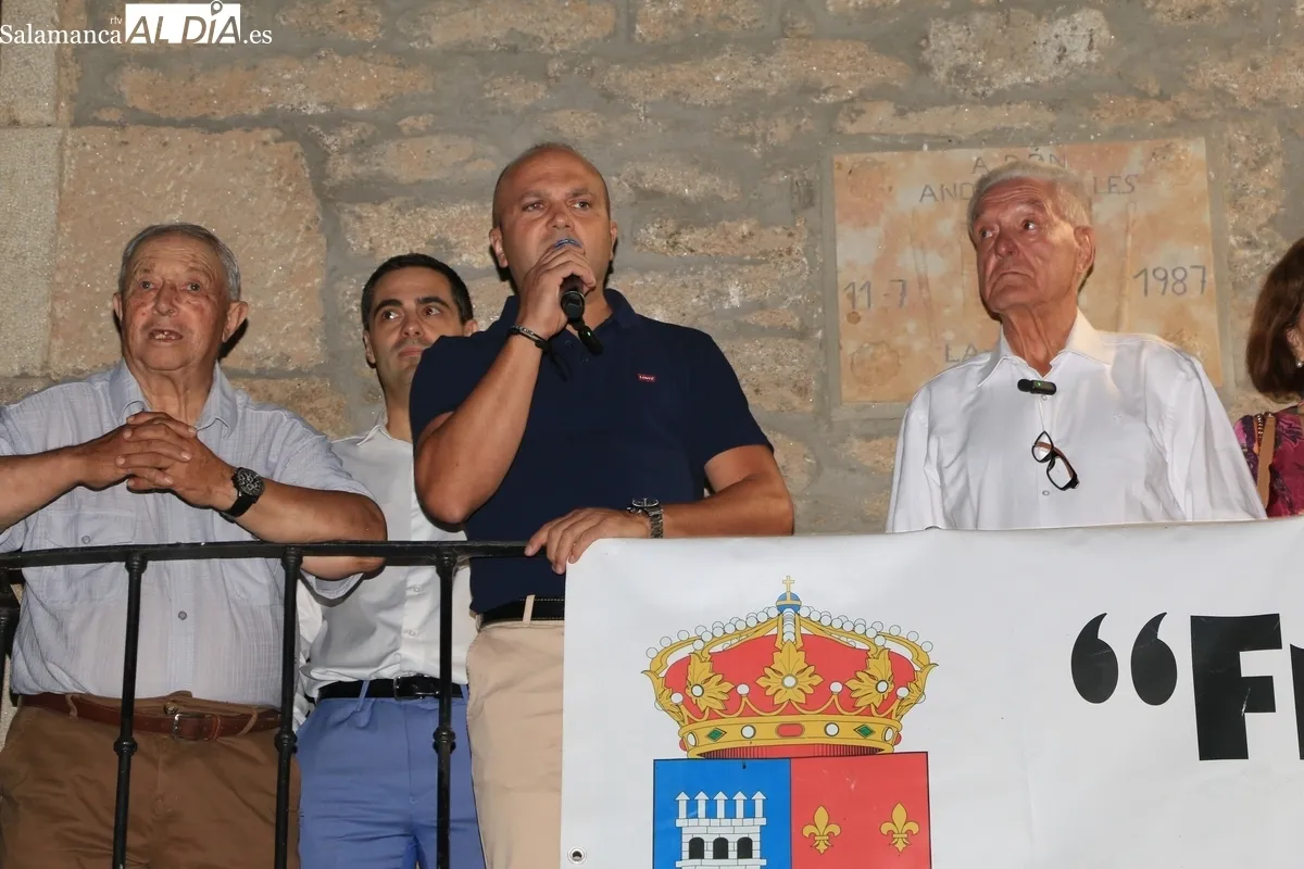 Guadramiro iniciaba este viernes oficialmente las fiestas con el pregón de Teófilo del Arco / CORRAL 