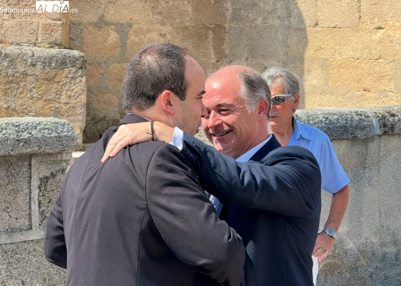 Foto 8 - Honores a la Virgen del Rosario y uni&oacute;n vecinal en el comienzo de las fiestas en Mancera de Abajo
