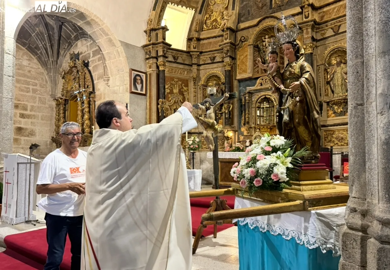 Foto 10 - Honores a la Virgen del Rosario y uni&oacute;n vecinal en el comienzo de las fiestas en Mancera de Abajo