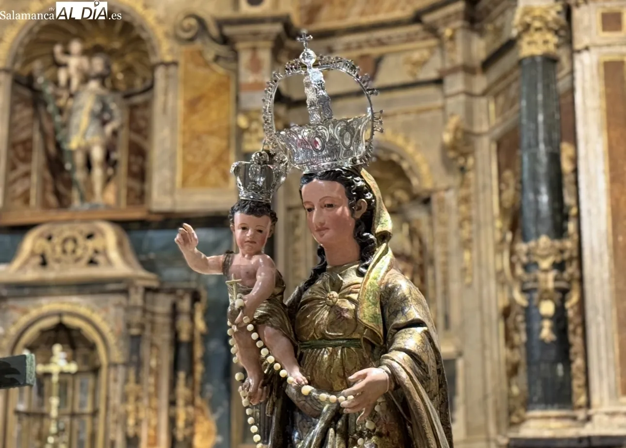 Foto 11 - Honores a la Virgen del Rosario y uni&oacute;n vecinal en el comienzo de las fiestas en Mancera de Abajo