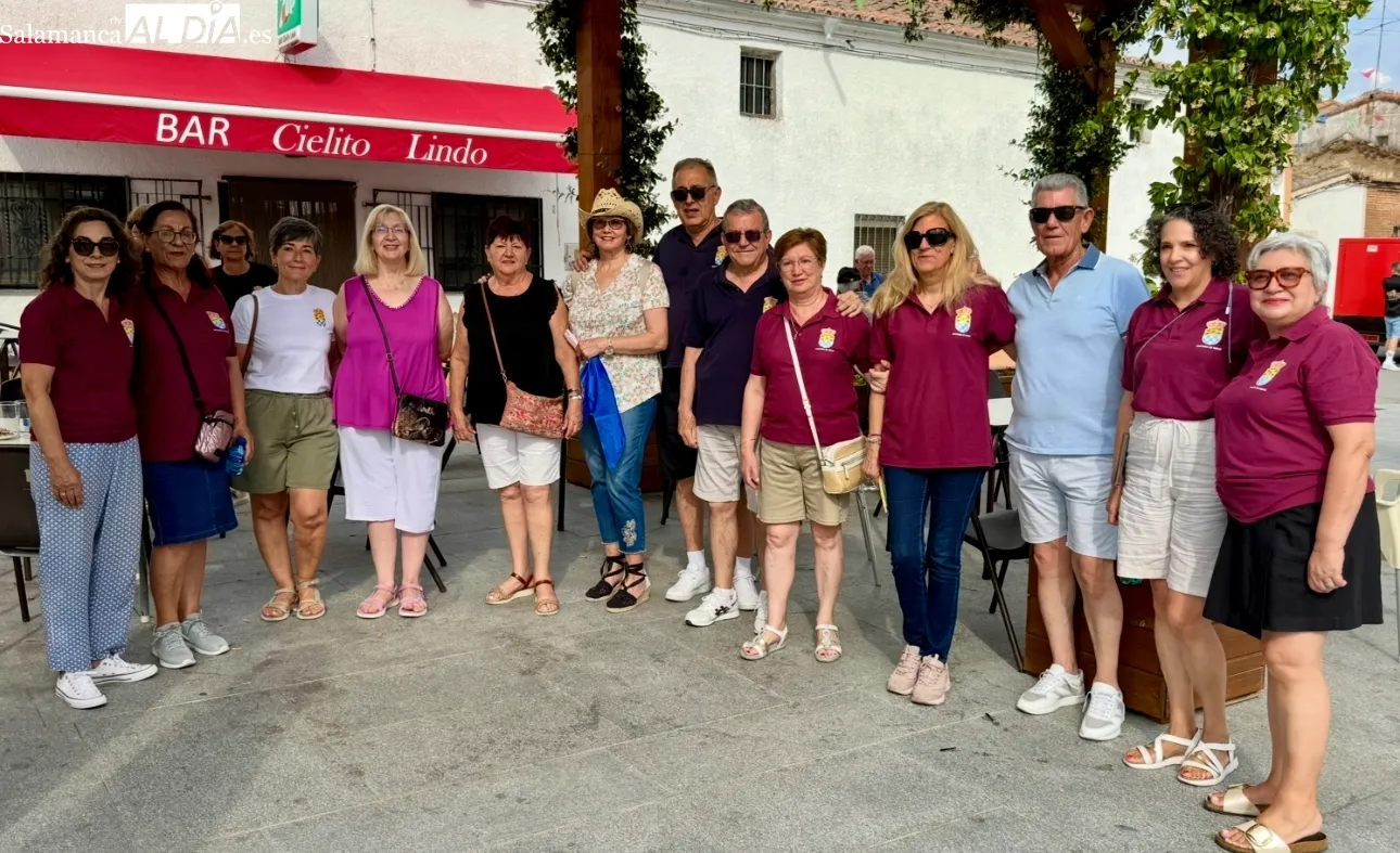 Foto 2 - "Cada vez somos m&aacute;s y estamos m&aacute;s unidos": el gran mensaje de las pe&ntilde;as de Mancera de Abajo en el gran desfile de las fiestas, que estrena preg&oacute;n
