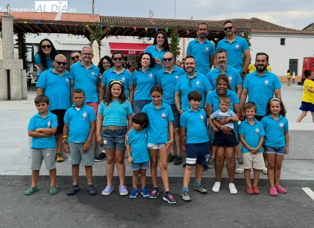 Foto 8 - "Cada vez somos m&aacute;s y estamos m&aacute;s unidos": el gran mensaje de las pe&ntilde;as de Mancera de Abajo en el gran desfile de las fiestas, que estrena preg&oacute;n